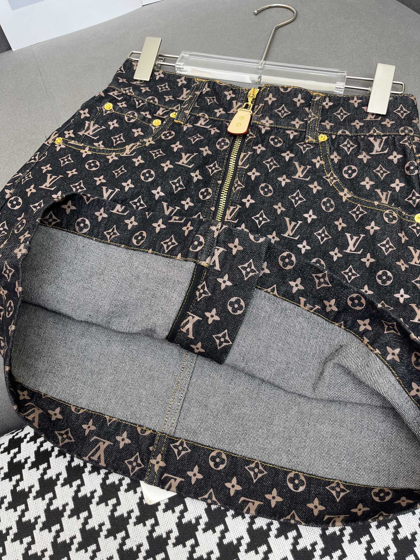 LOUIS VUITTON LV NEW STYLE DENIM SKIRT WITH FRONT CENTER ZIPPER 269062