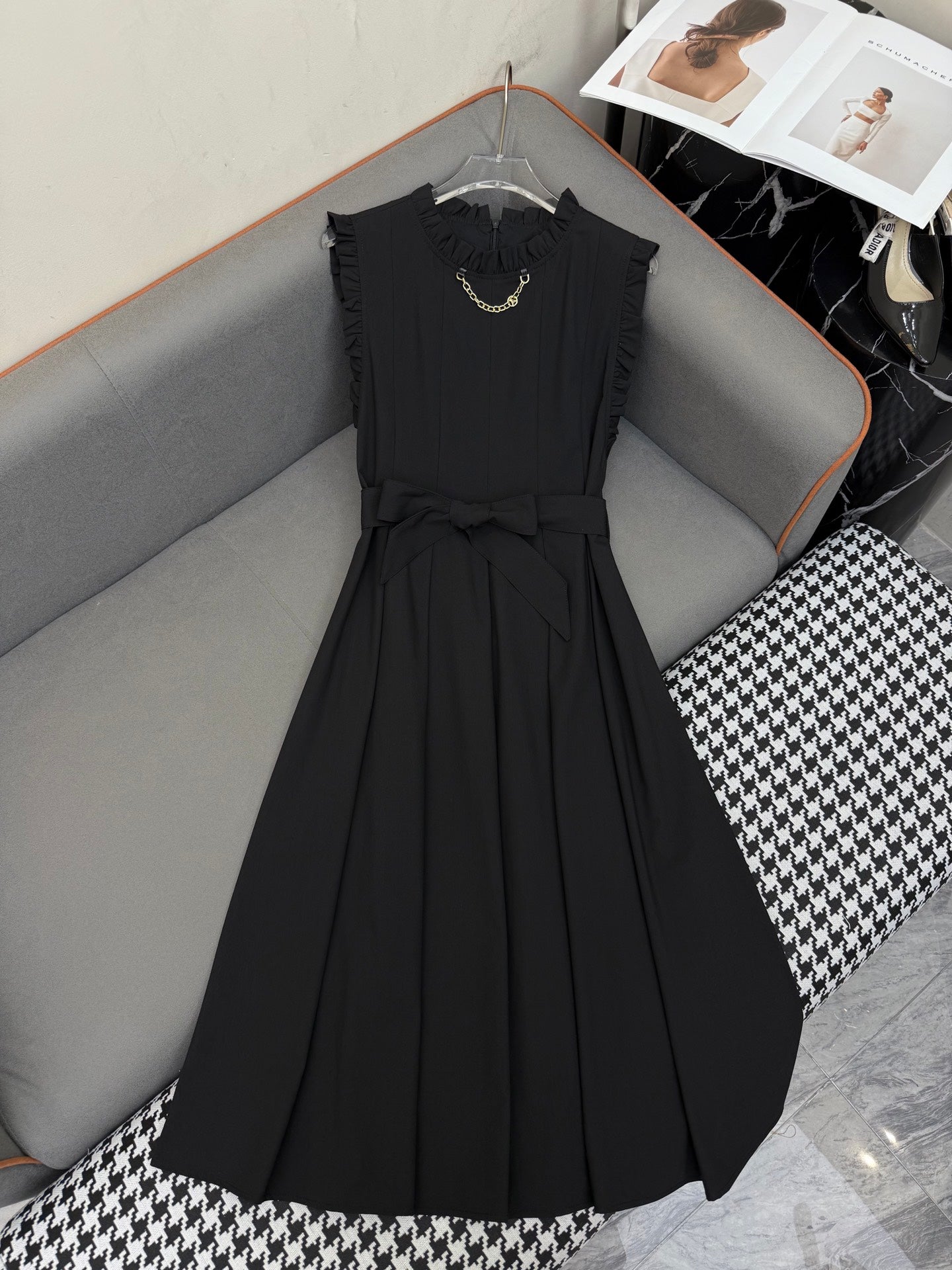 LOUIS VUITTON LV SLEEVELESS DRESS WITH BELTED WAIST 269125