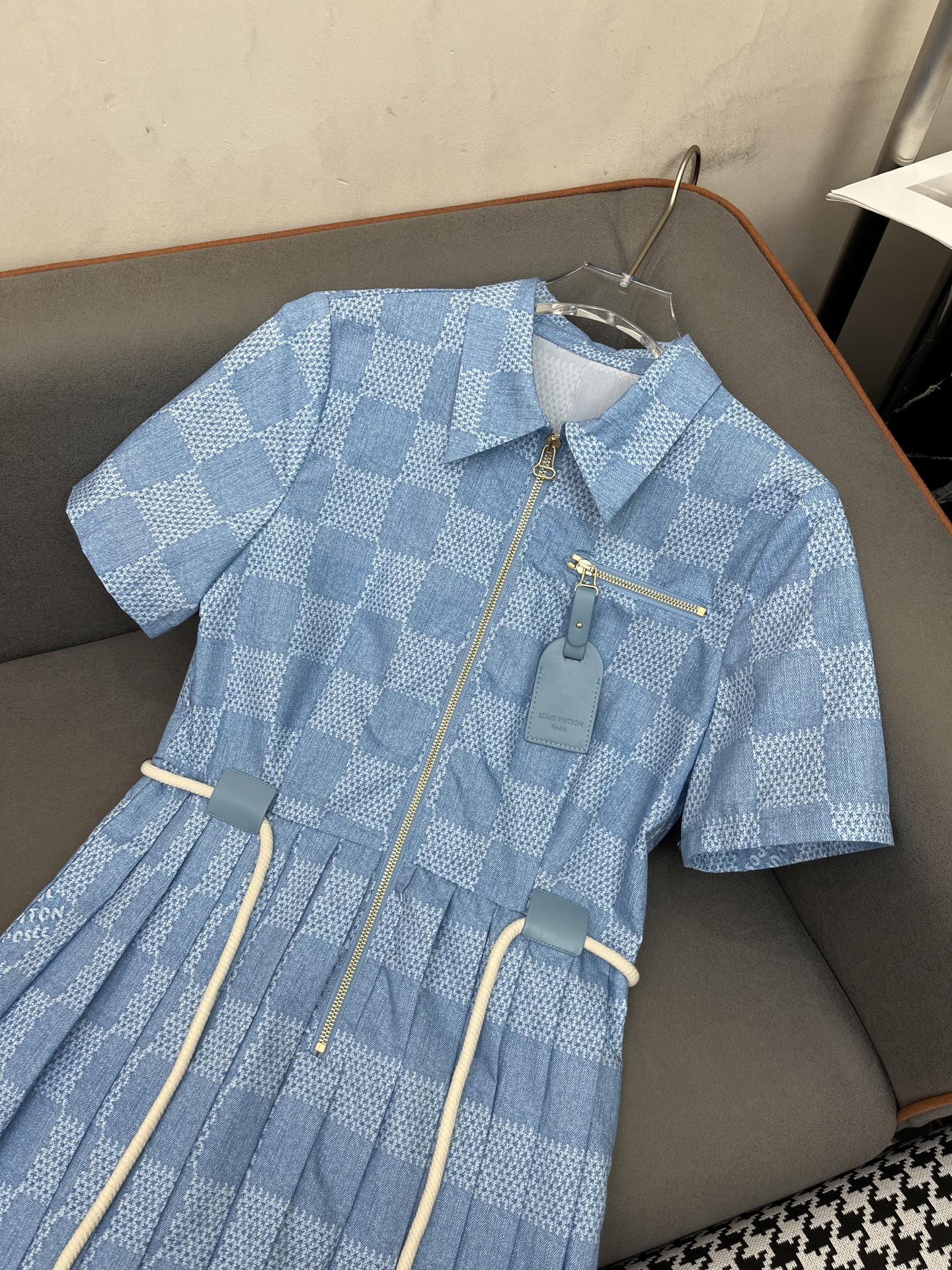 LOUIS VUITTON LV DRESS PLEATED HEM 25IN POLYESTER 266634