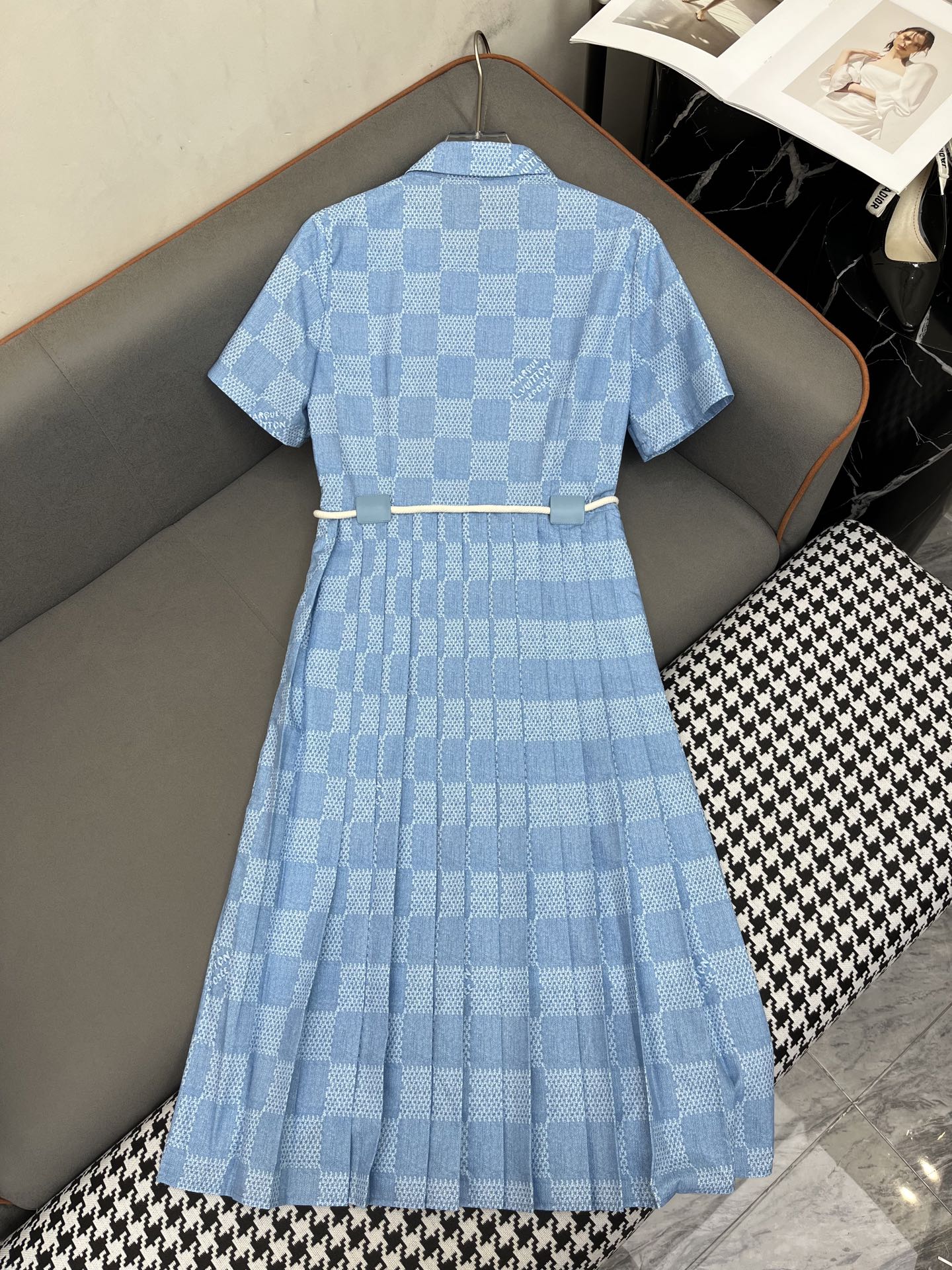 LOUIS VUITTON LV DRESS PLEATED HEM 25IN POLYESTER 266634