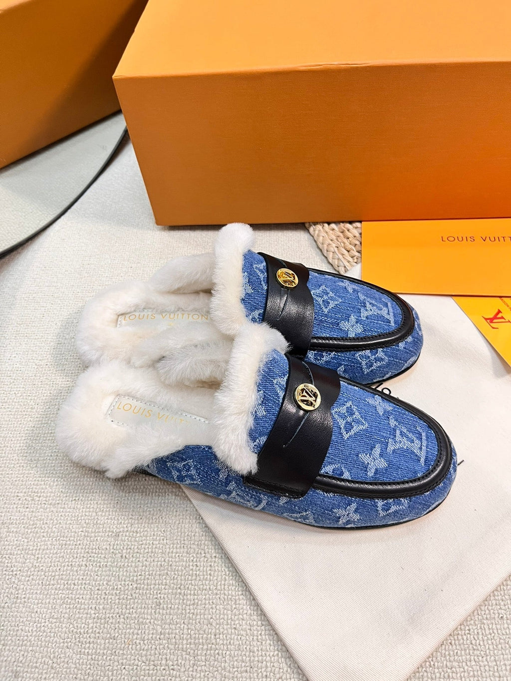 LOUIS VUITTON FLAT MULE IN COBALT BLUE MONOGRAM DENIM AND SHEARLING LINING
