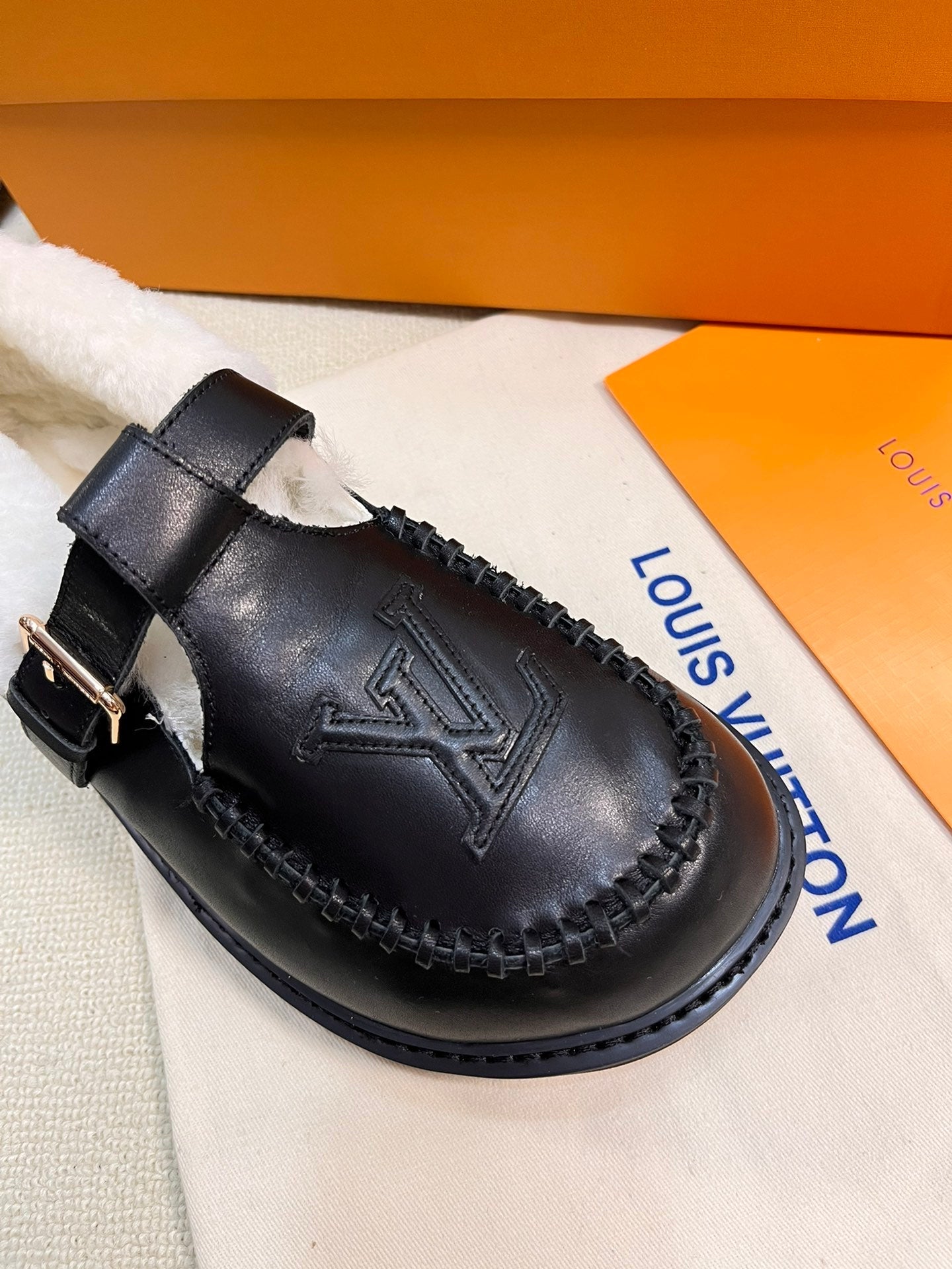 LOUIS VUITTON COLORADO COMFORT MARY JANE IN BLACK CALFSKIN AND SHEARLING LINING