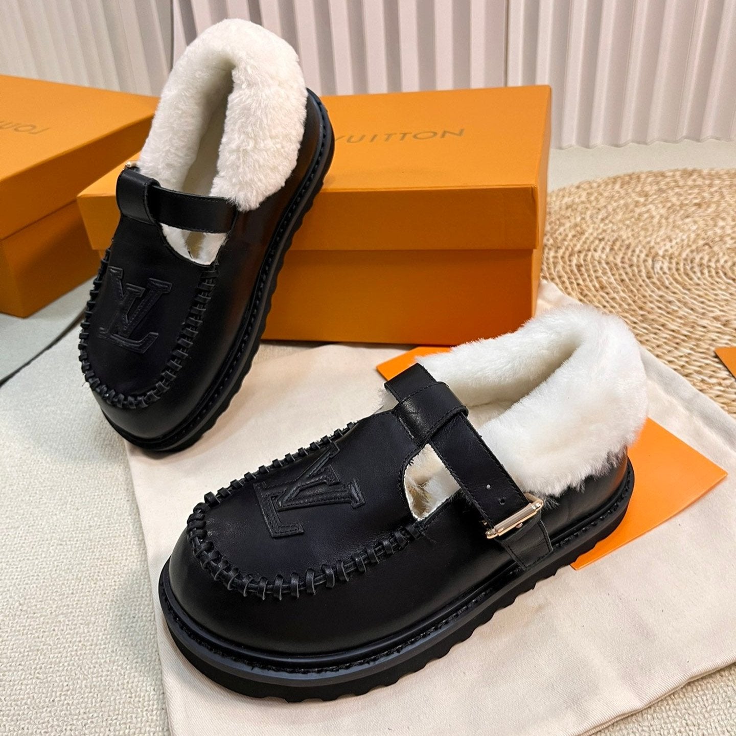 LOUIS VUITTON COLORADO COMFORT MARY JANE IN BLACK CALFSKIN AND SHEARLING LINING