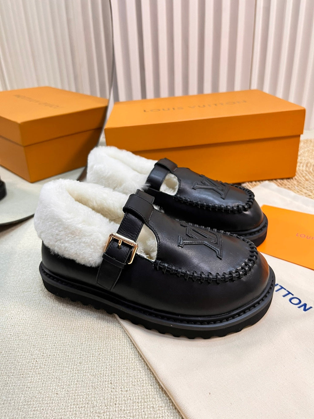 LOUIS VUITTON COLORADO COMFORT MARY JANE IN BLACK CALFSKIN AND SHEARLING LINING