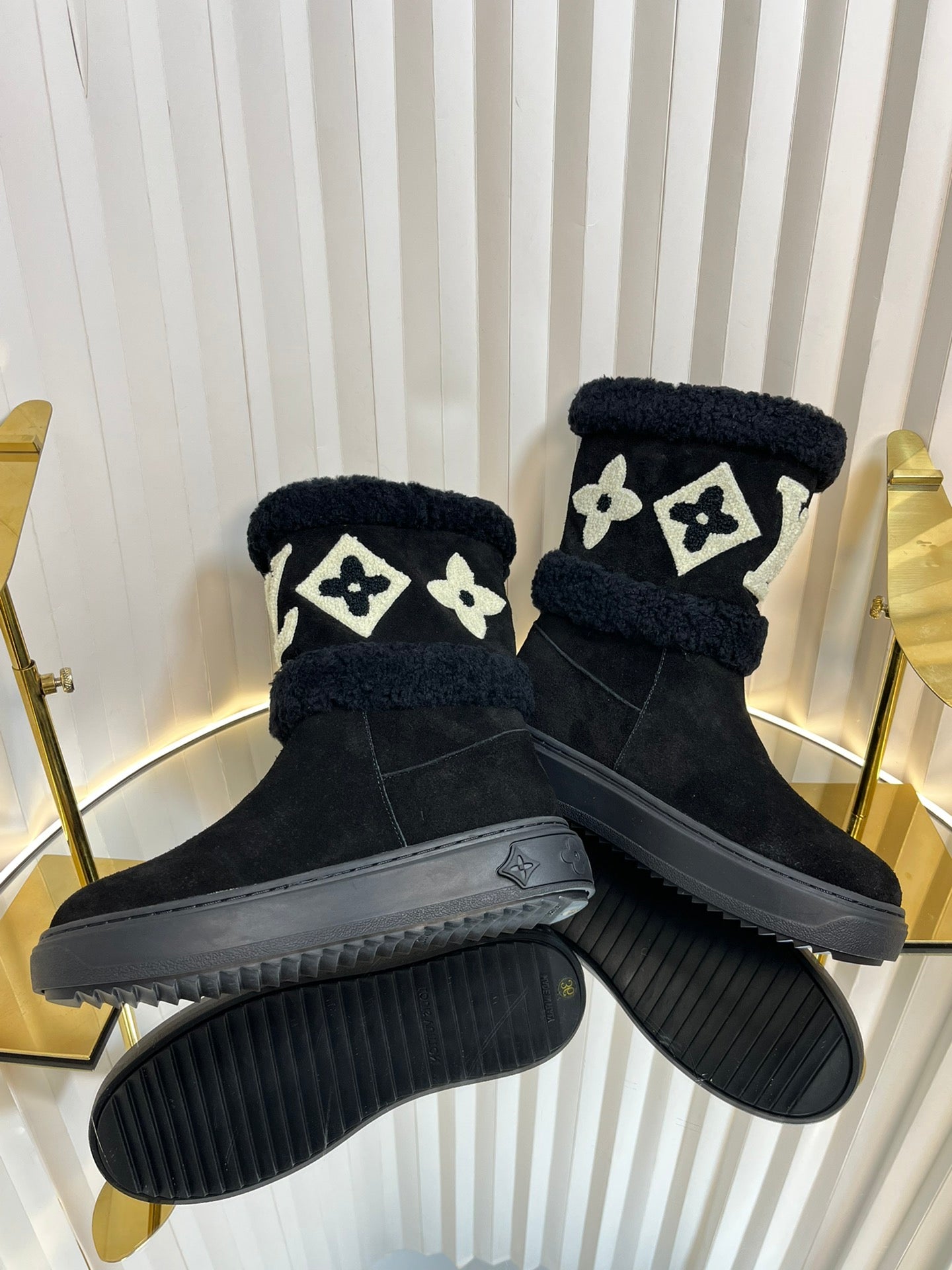 LOUIS VUITTON SNOWDROP FLAT ANKLE BOOTS IN BLACK SUEDE