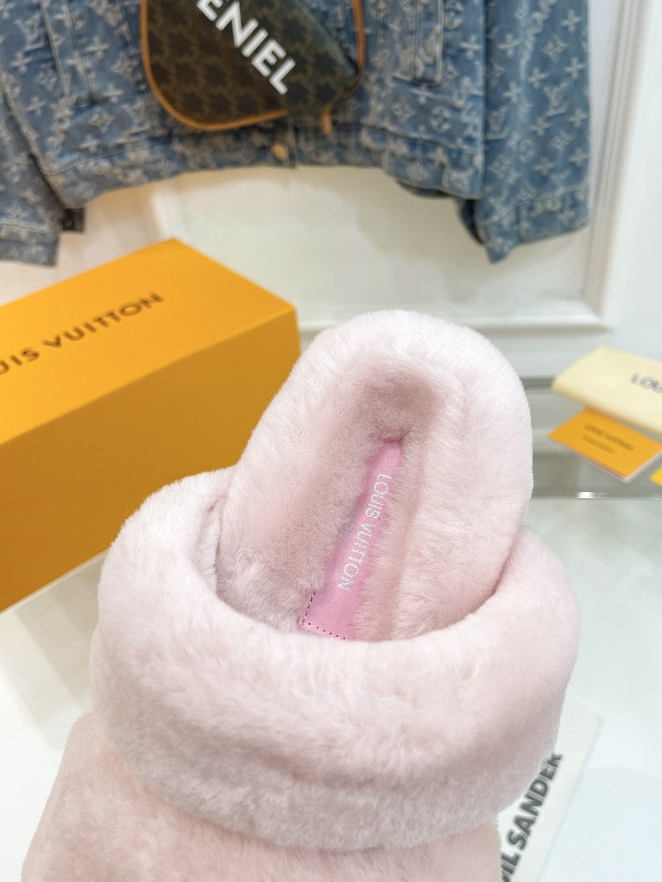LOUIS VUITTON HALF MULE SLIPPERS IN LIGHT PINK FLEECE FEATURING METALLIC LOGO