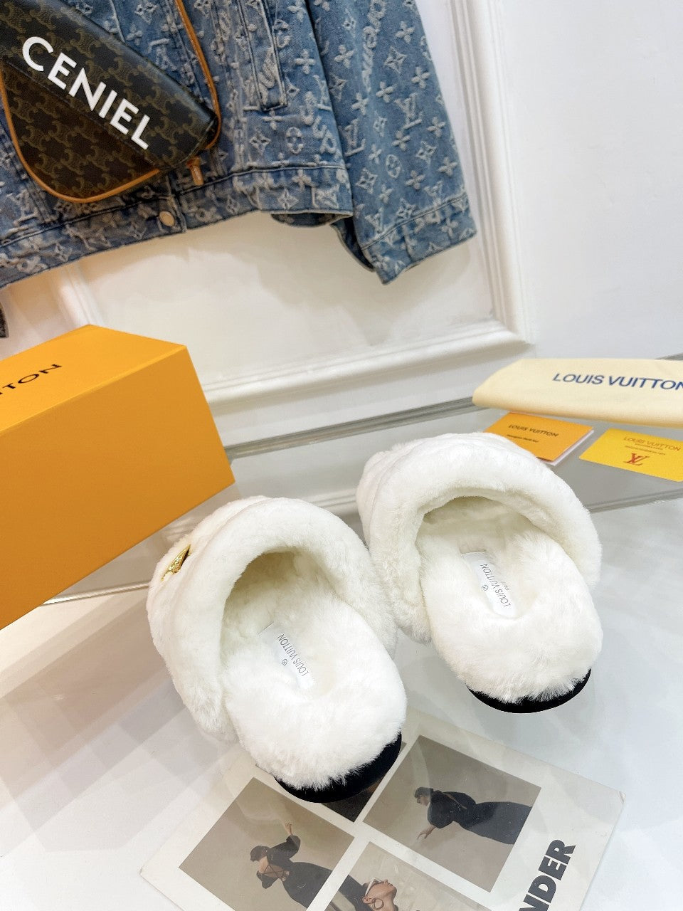 LOUIS VUITTON HALF MULE SLIPPERS IN WHITE FLEECE FEATURING METALLIC LOGO