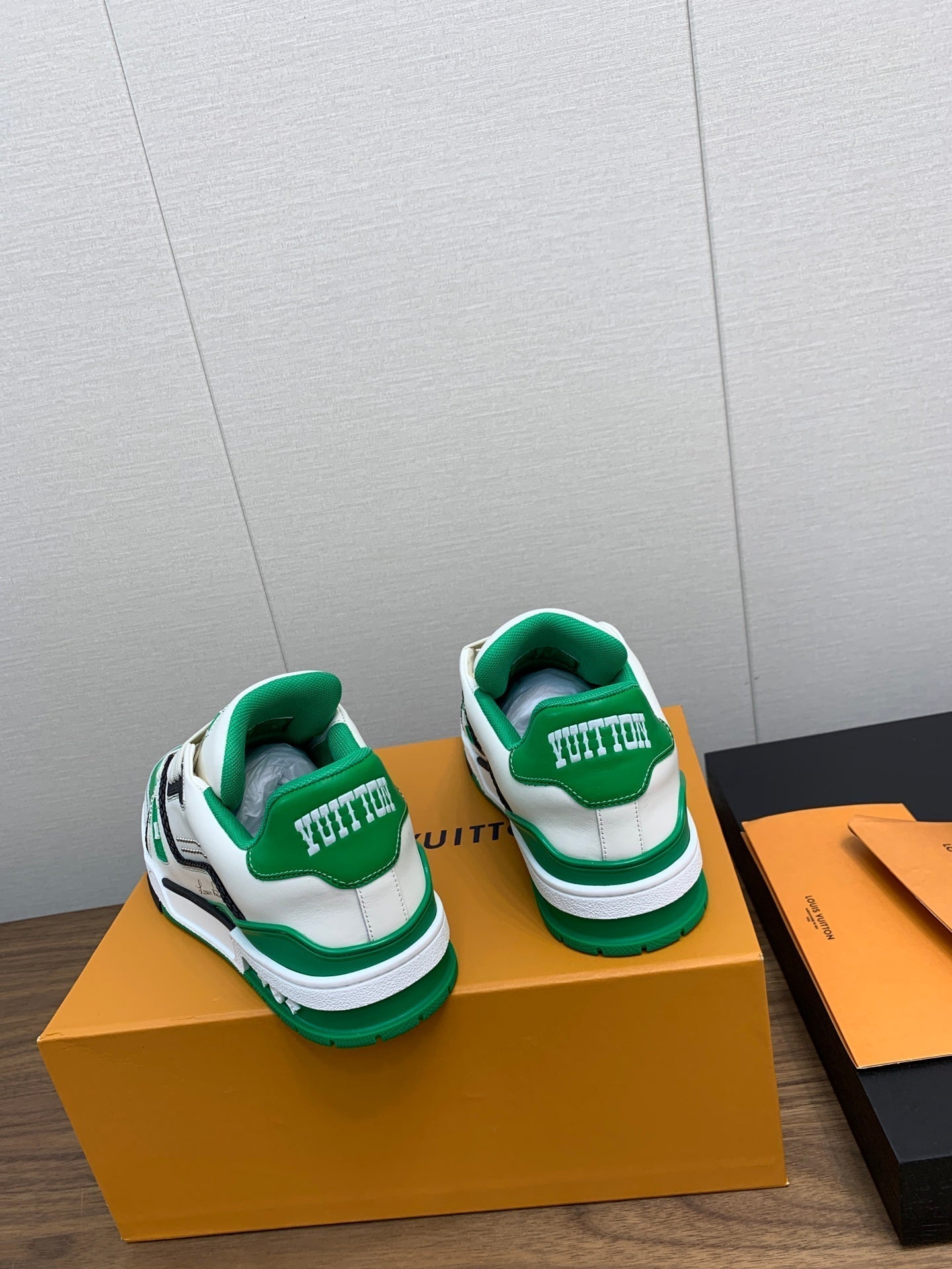 LOUIS VUITTON LV WOMEN'S TRAINER IN WHITE MIX GREEN CALFSKIN