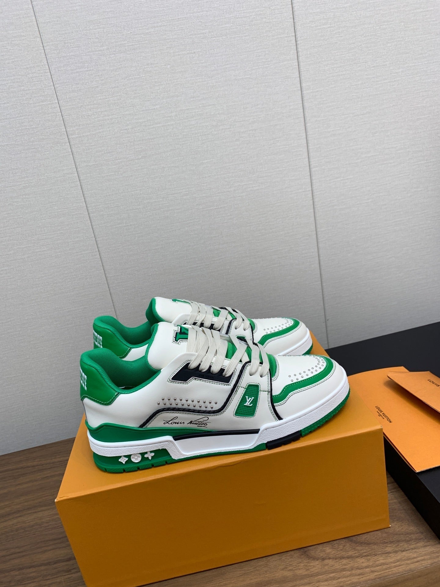 LOUIS VUITTON LV WOMEN'S TRAINER IN WHITE MIX GREEN CALFSKIN