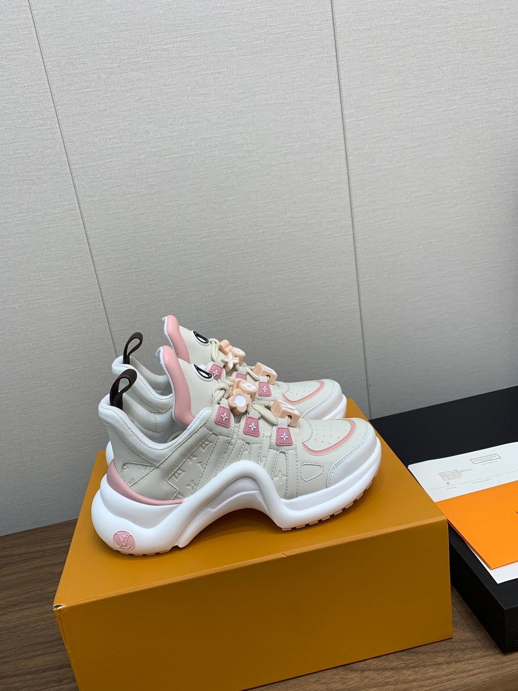 LOUIS VUITTON LV ARCHLIGHT SNEAKER BEIGE MIX LIGHT PINK