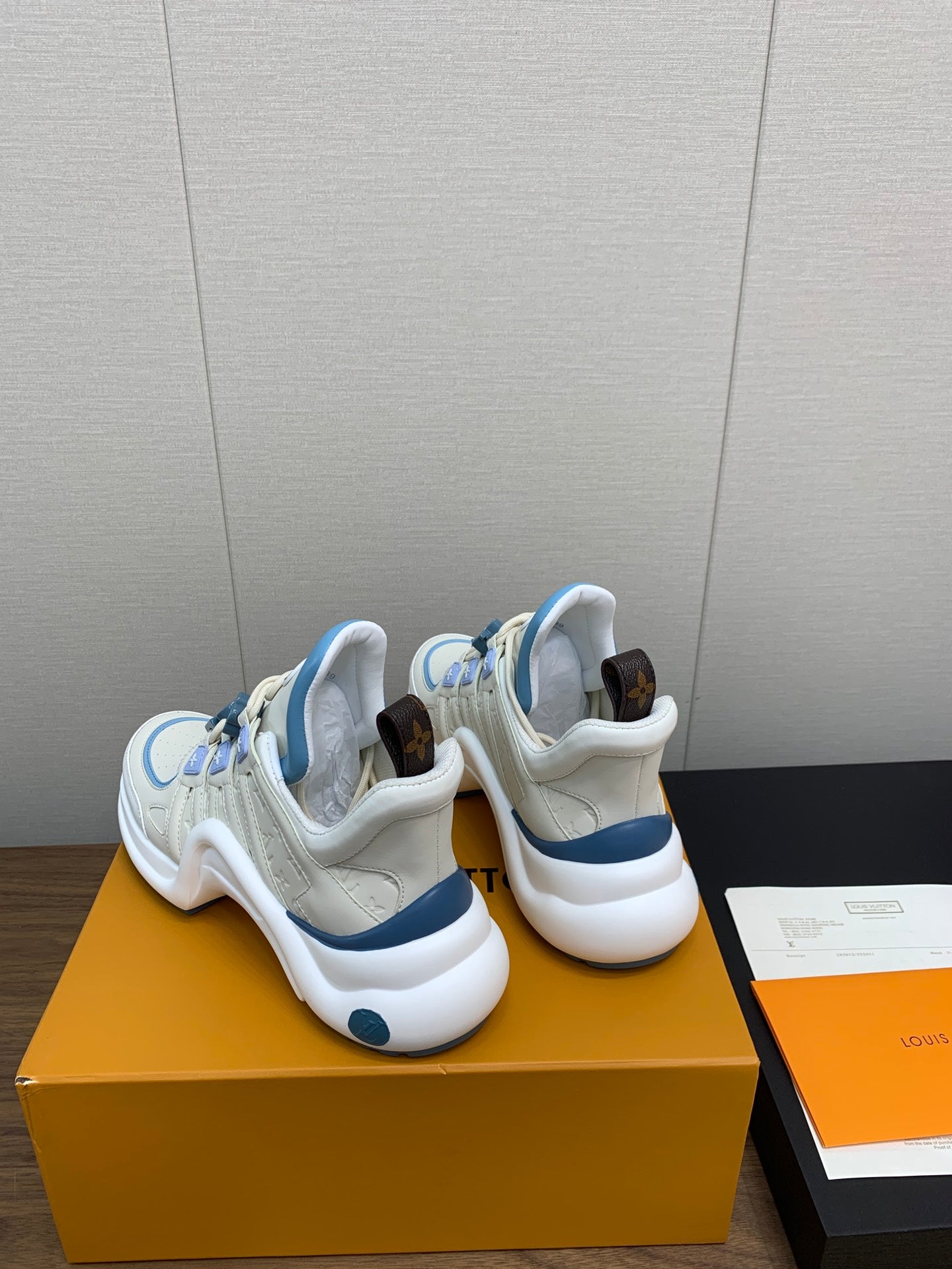 LOUIS VUITTON LV ARCHLIGHT SNEAKER BEIGE MIX COBALT BLUE CALFSKIN