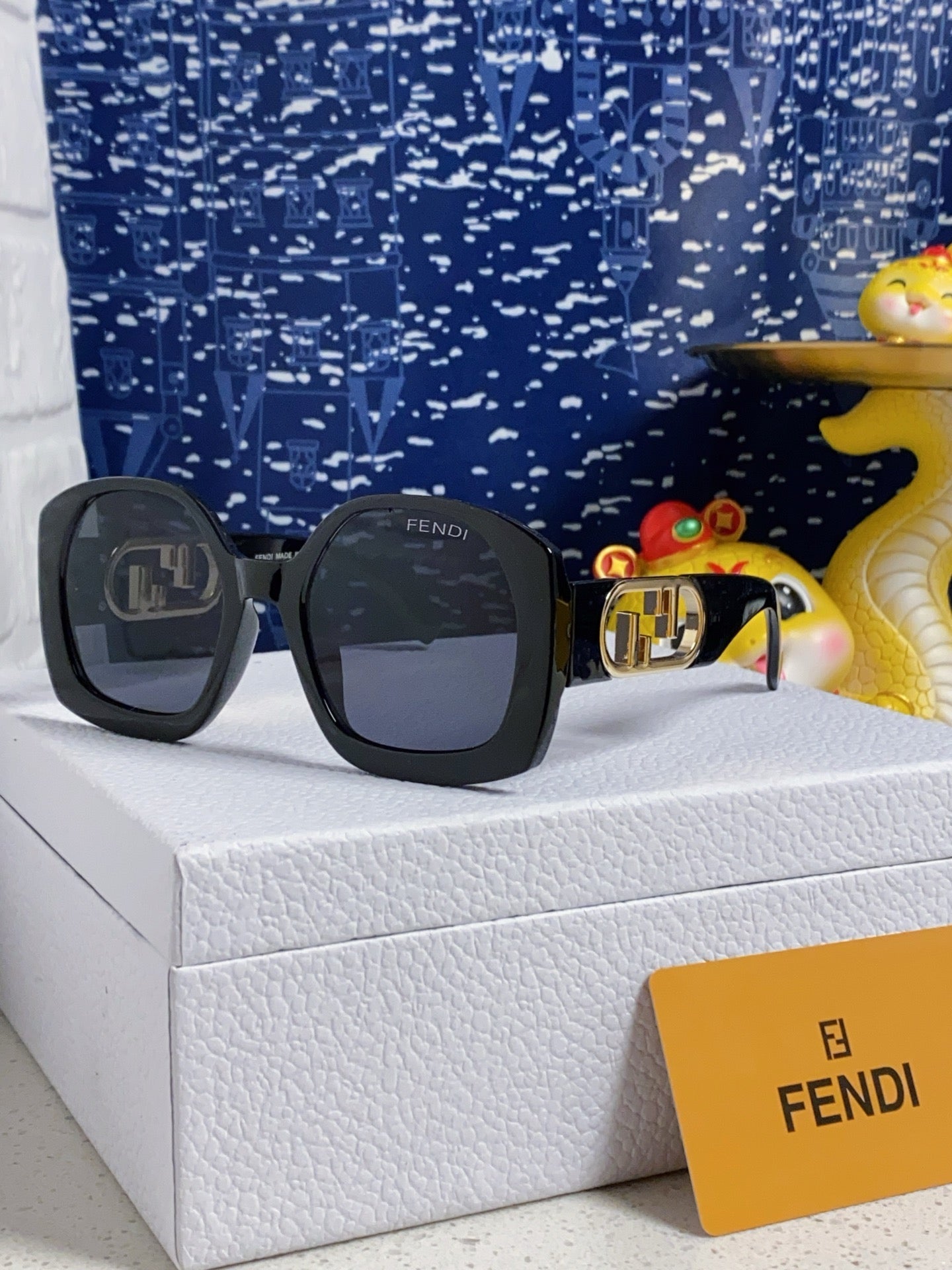 OVERSIZES FF DIAMONDS SQUARE SUNGLASSES 563315 IN ACETATE