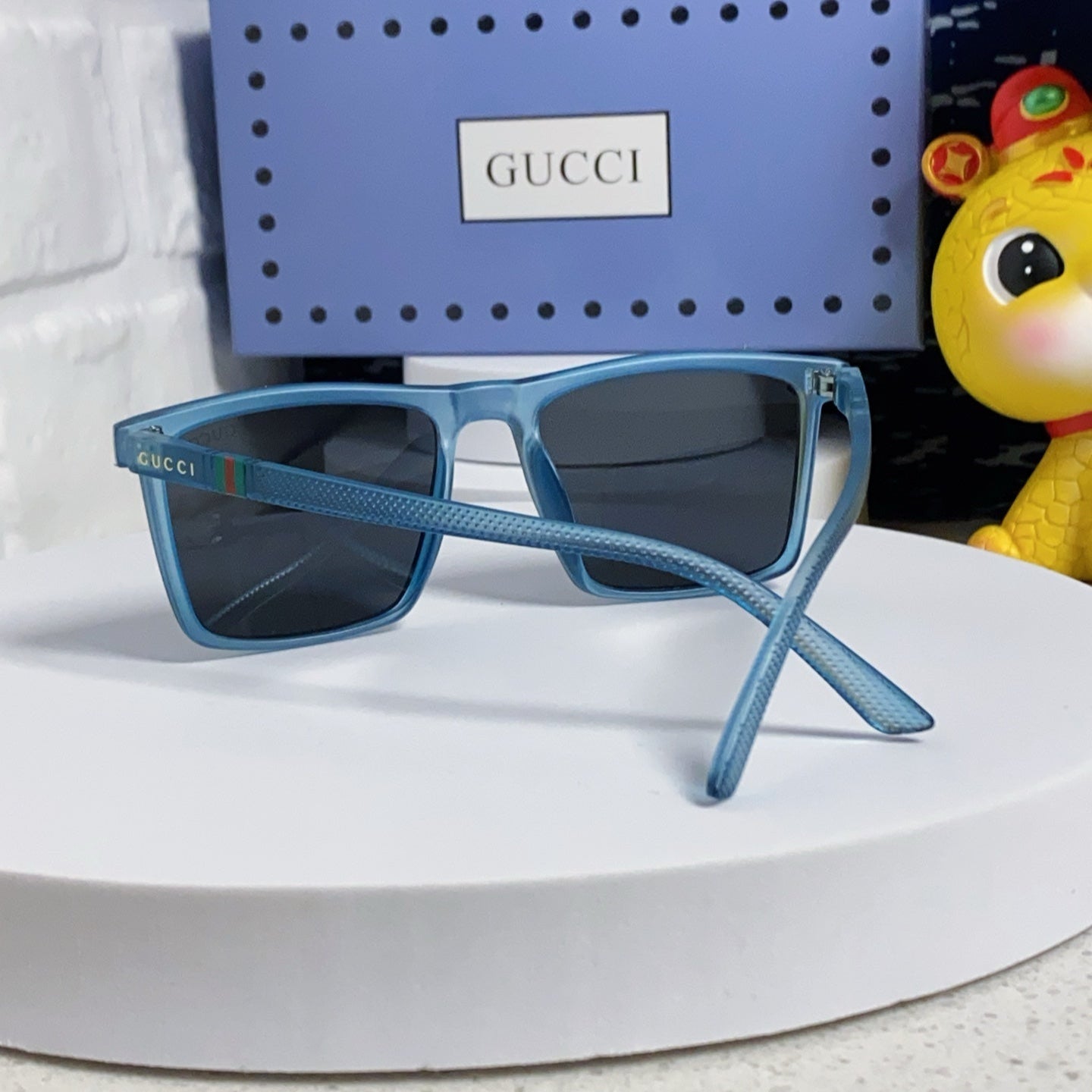 RECTANGULAR FRAME SUNGLASSES 563258 IN ACETATE