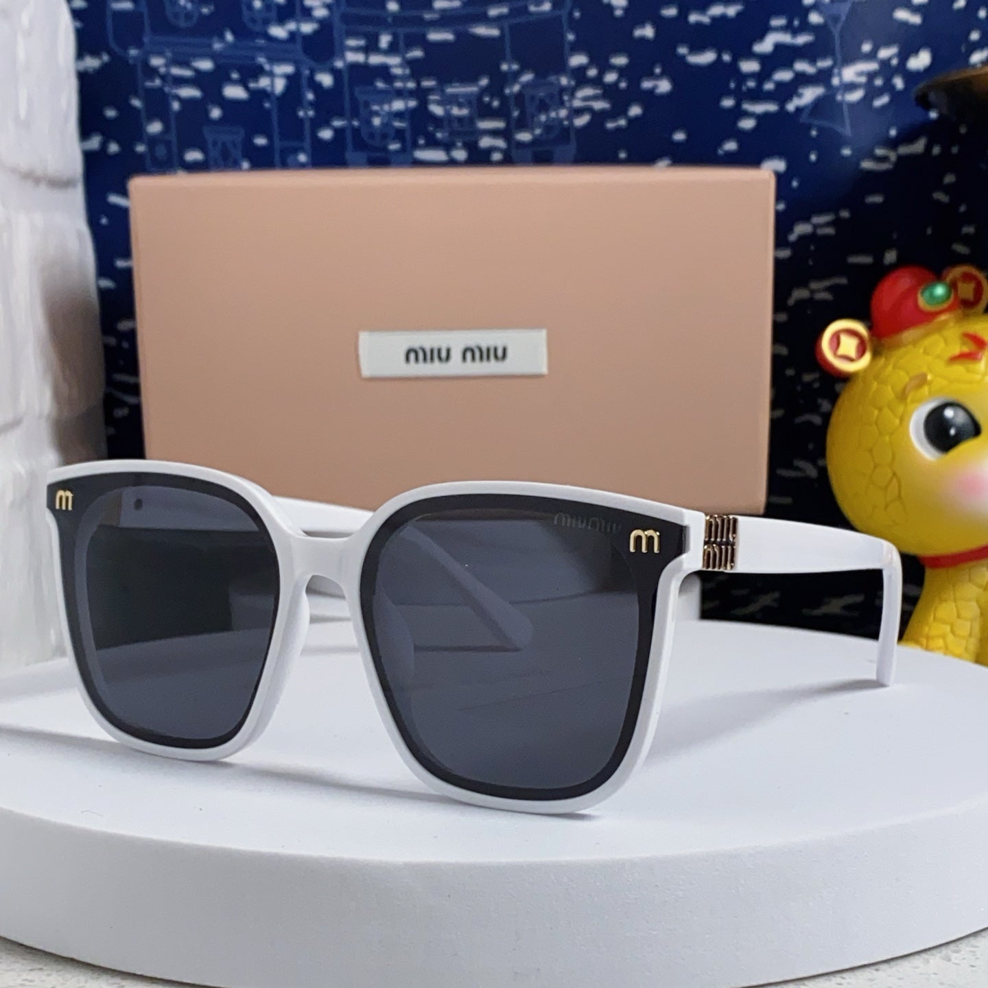 GLIMPSE SQUARE SUNGLASSES 554615 IN WHITE ACETATE