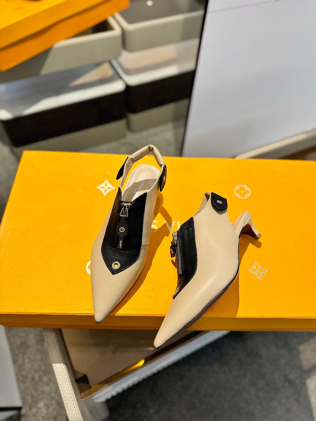 LOUIS VUITTON ALLURE HIGH 4.5 CM SLINGBACK IN SAND BROWN MIX BLACK CALFSKIN