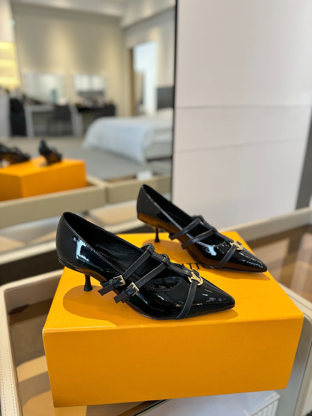 LOUIS VUITTON HIGH PUMP 5 CM TRIPLE-STRAP IN BLACK PATENT CALFSKIN