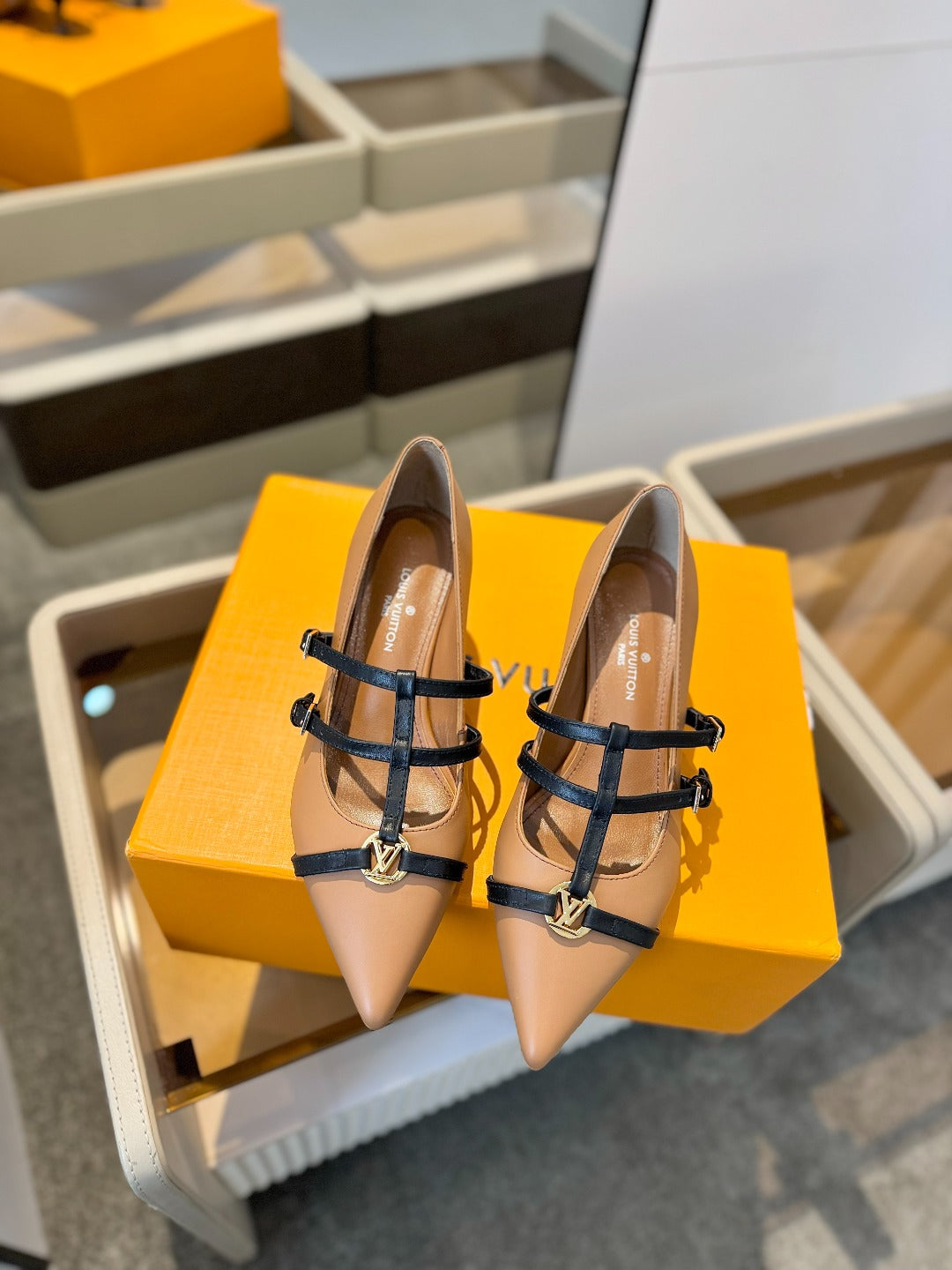 LOUIS VUITTON HIGH PUMP 5 CM TRIPLE-STRAP IN CIDER BROWN CALFSKIN WITH BLACK STRAP