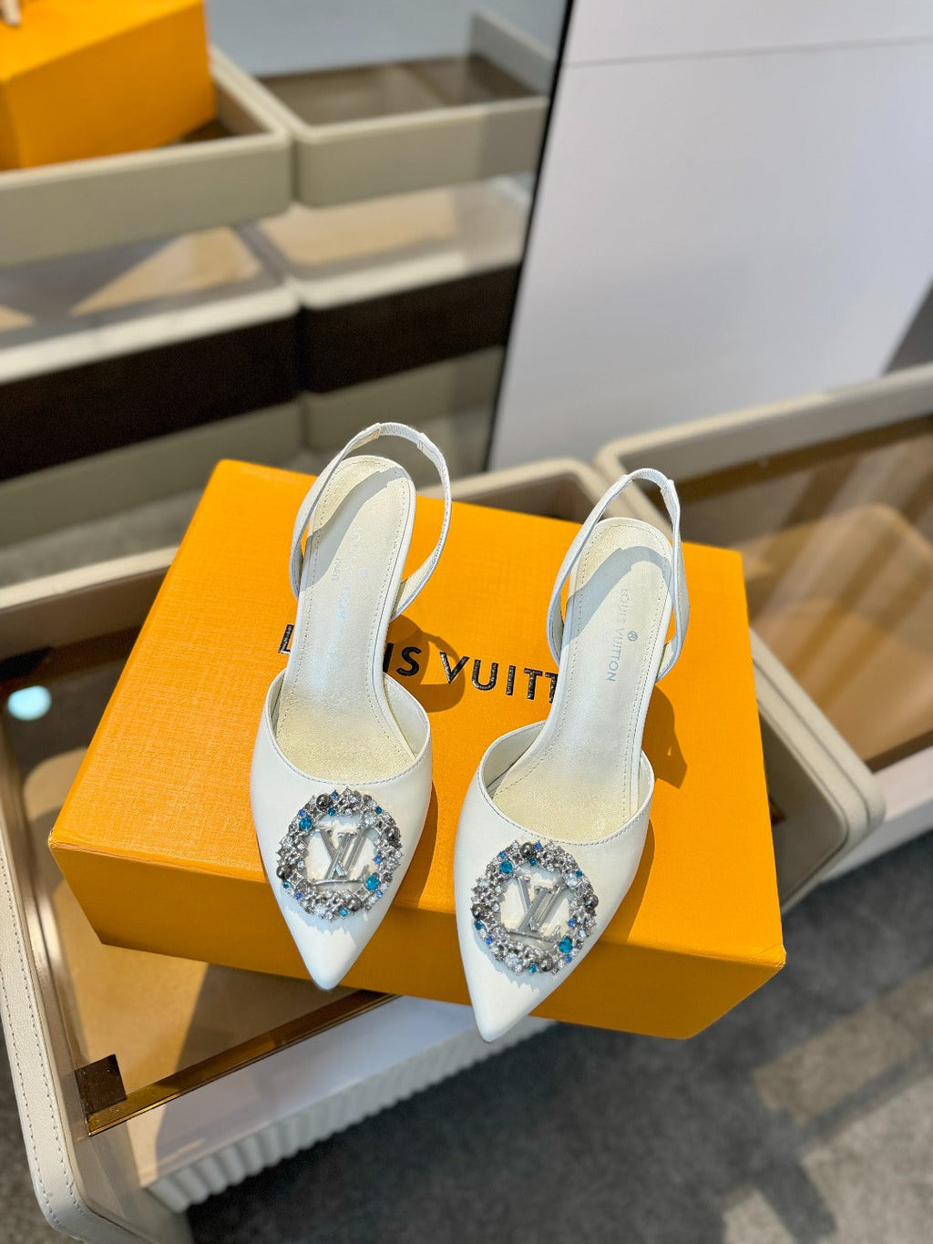 LOUIS VUITTON HIGH HEEL 75 MM SLINGBACK IN WHITE CALFSKIN WITH CRYSTAL
