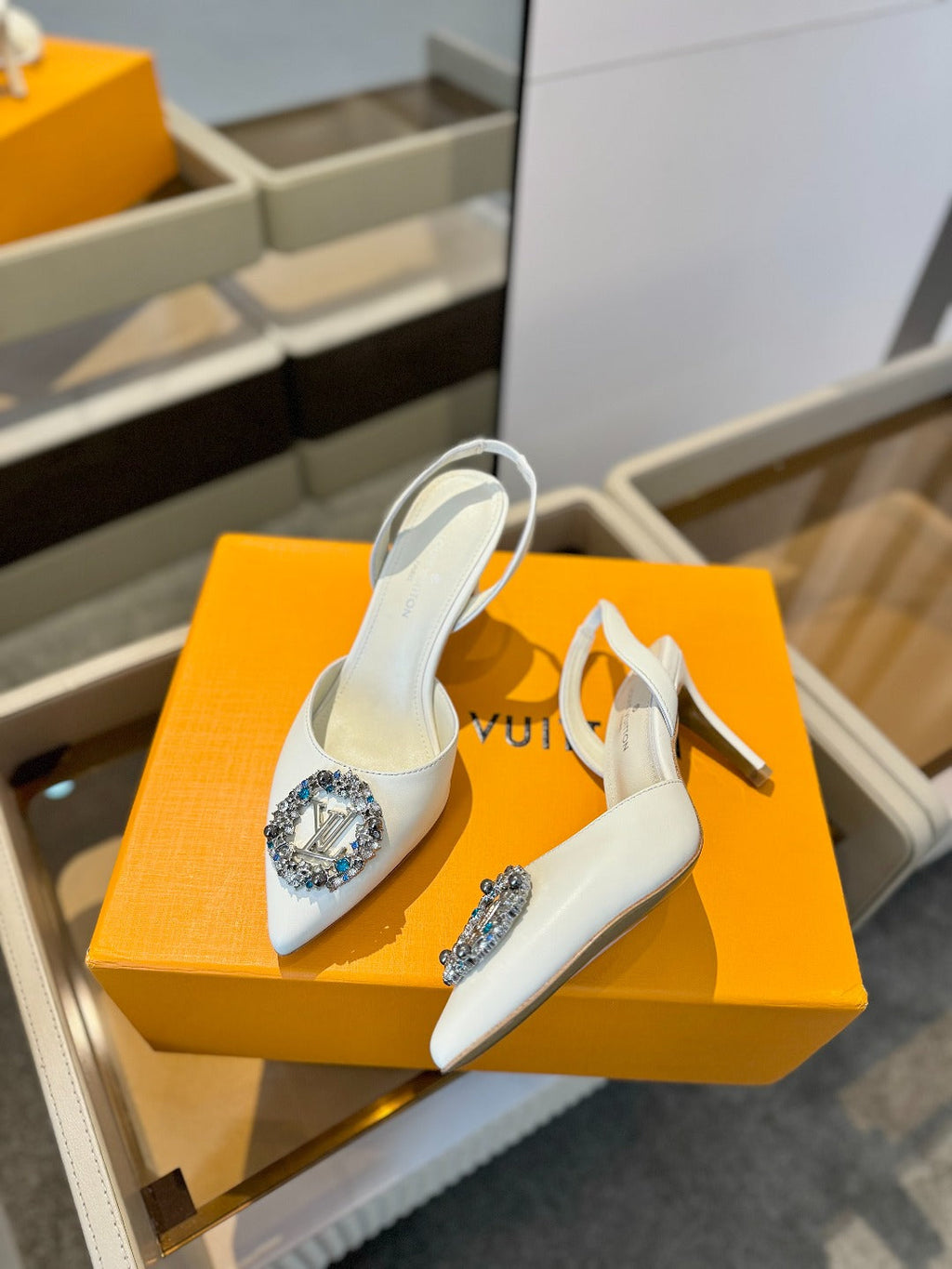 LOUIS VUITTON HIGH HEEL 75 MM SLINGBACK IN WHITE CALFSKIN WITH CRYSTAL