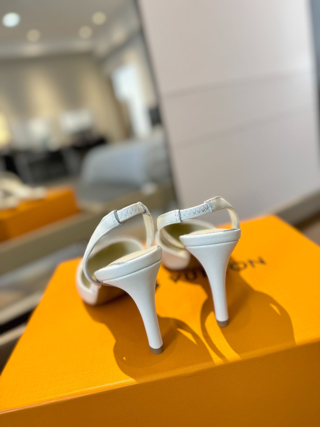 LOUIS VUITTON HIGH HEEL 75 MM SLINGBACK IN WHITE CALFSKIN WITH CRYSTAL