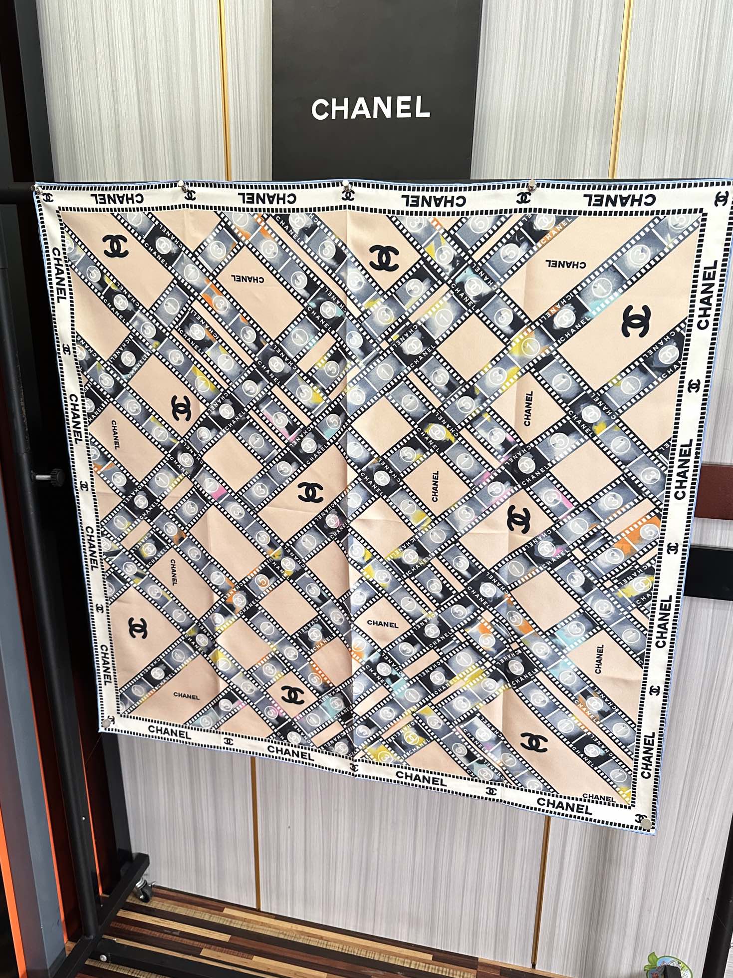 CHANEL 25S SCARF 90 IN SILK 727362