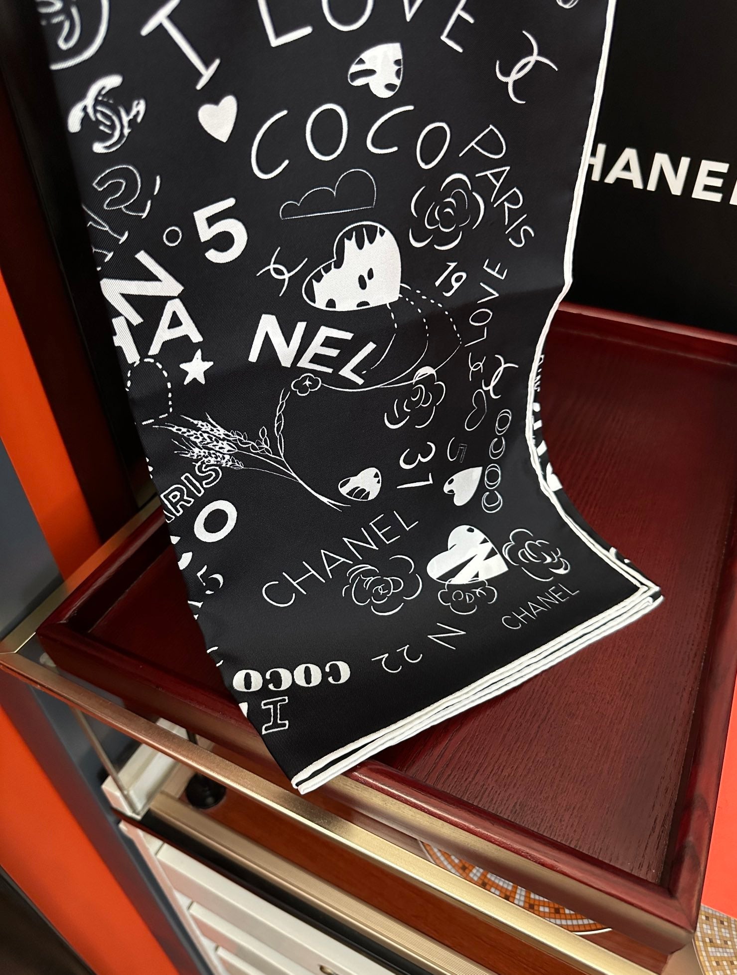 CHANEL 25S SCARF 90 IN SILK 738419