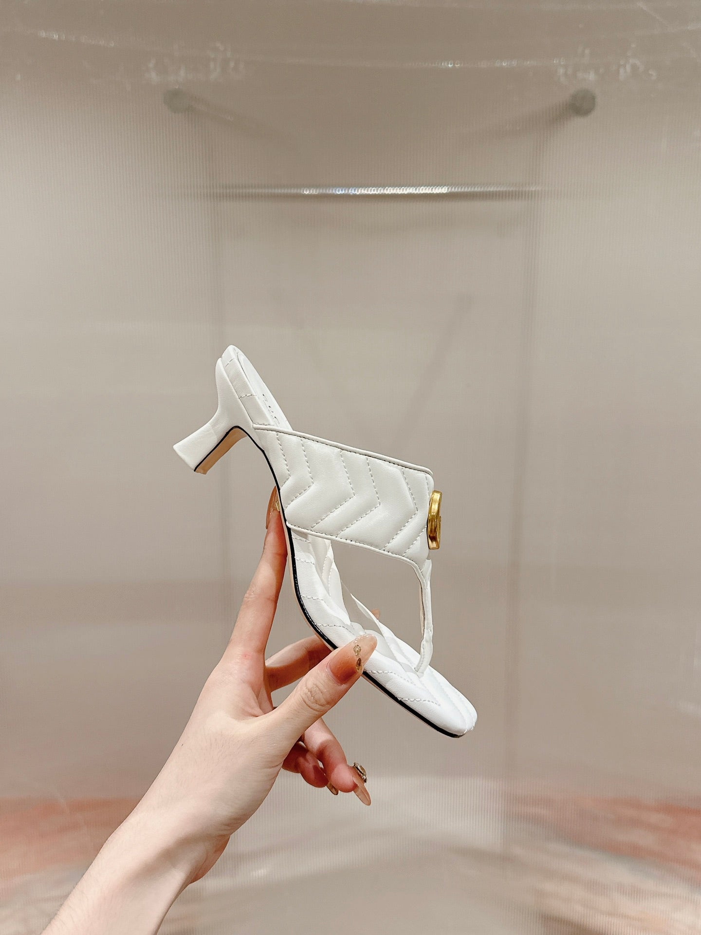 GUCCI HIGH THONG MULE 55MM IN WHITE CALFSKIN WITH GOLD HARDWARE