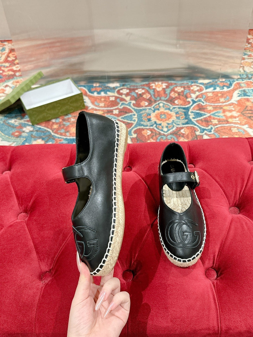 GUCCI CROSS STRAP FLAT SHOES IN BLACK CALFSKIN WITH STRAW SOLE