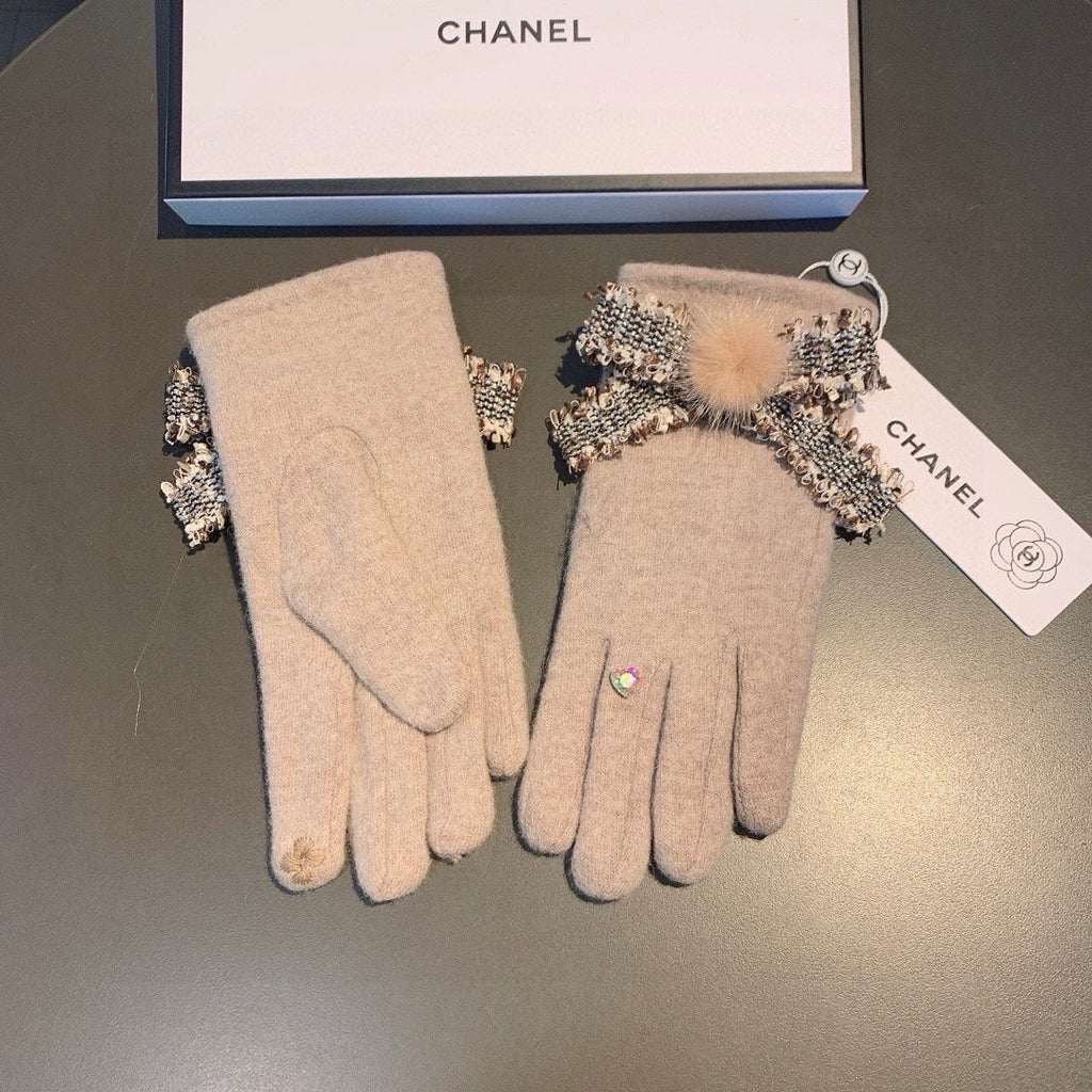 CHANEL GLOVES IN PALE BROWN WOOL 420538