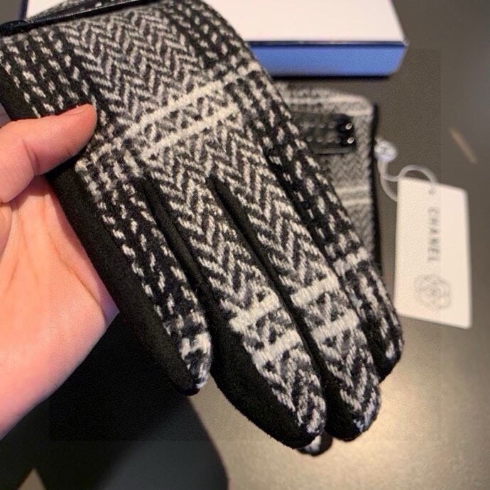 CHANEL GLOVES IN BLACK MIX WHITE WOOL 429245