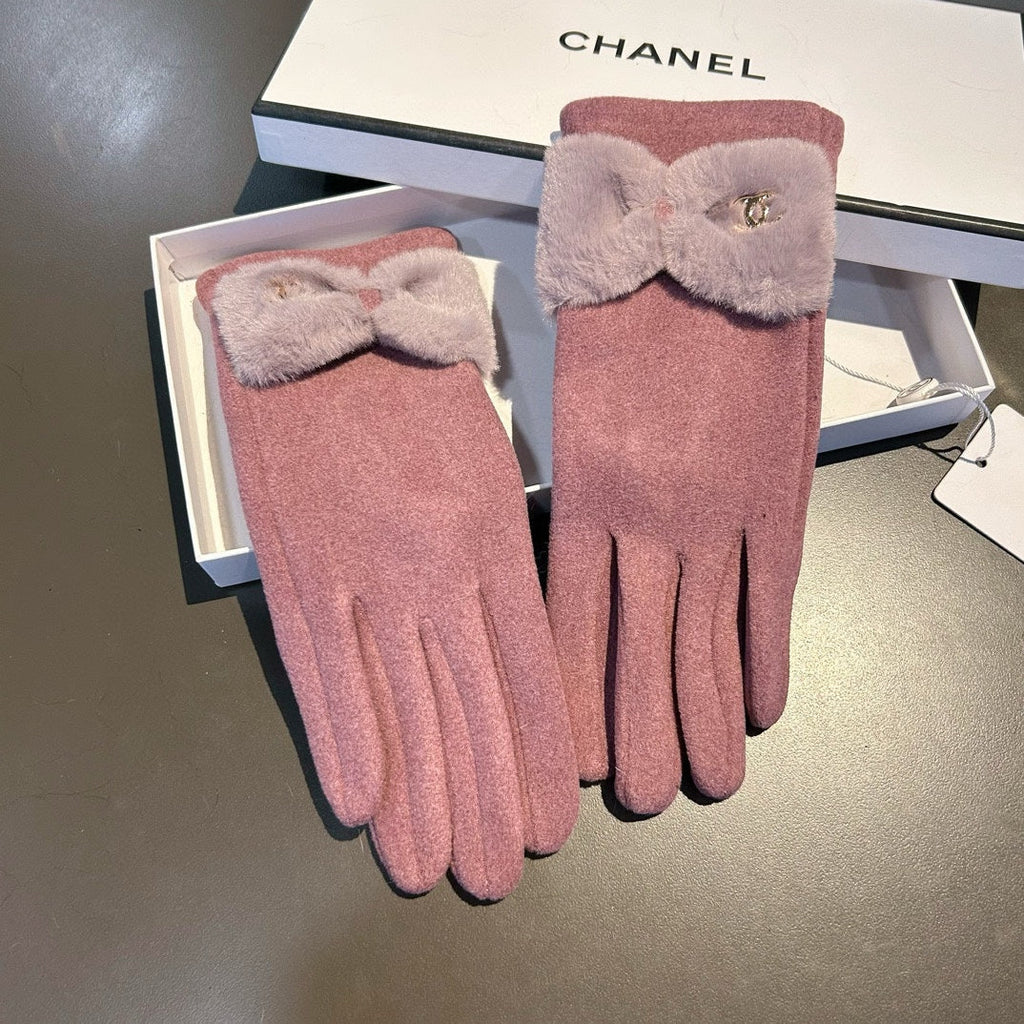 CHANEL GLOVES IN CREPE PINK WOOL WITH RABBIT FUR 456296