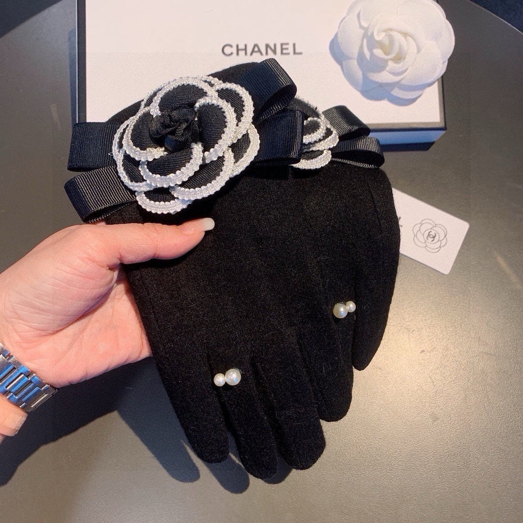 CHANEL GLOVES IN BLACK WOOL WITH FLOWER 456325