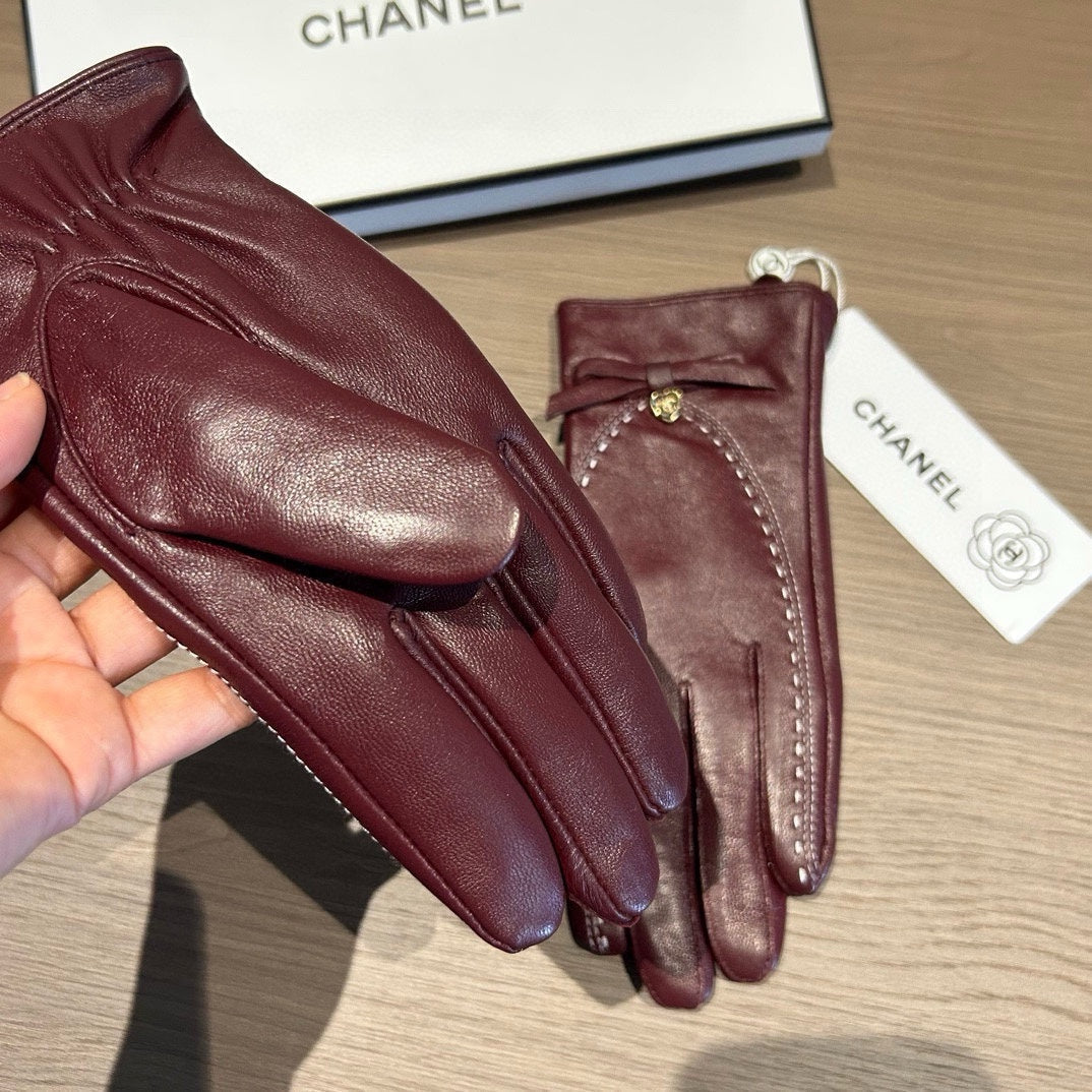 CHANEL GLOVES IN SANGRIA RED LAMBSKIN 456335