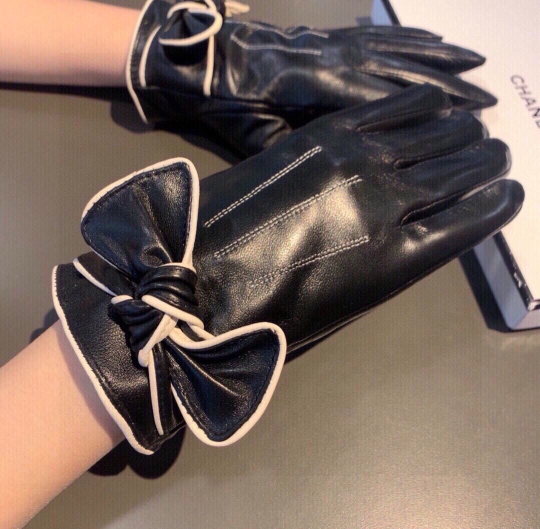 CHANEL GLOVES IN BLACK LAMBSKIN 462262