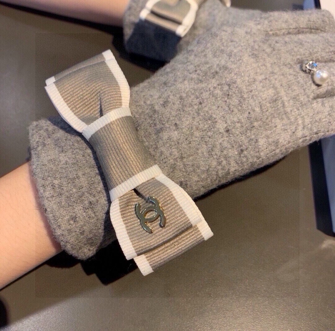 CHANEL GLOVES IN PALE GRAY WOOL WITH BOW 463856