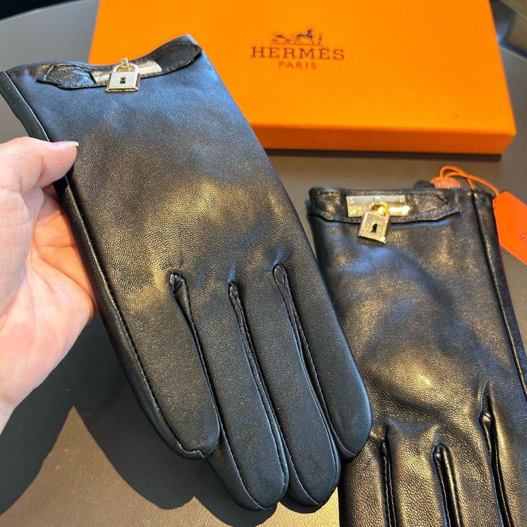HERMES GLOVES WITH LOCK HARDWARE IN BLACK LAMBSKIN 463858