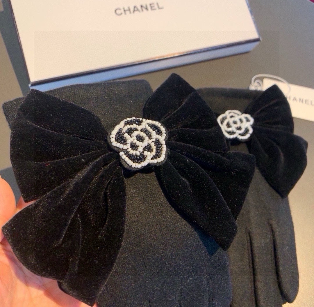 CHANEL GLOVES IN BLACK WOOL WITH LARGE BOW 464996