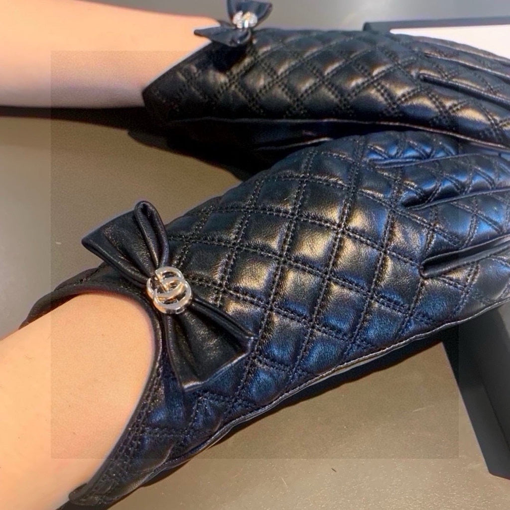 GUCCI TOUCHSCREEN GLOVES WITH BOW IN BLACK LAMBSKIN 467968