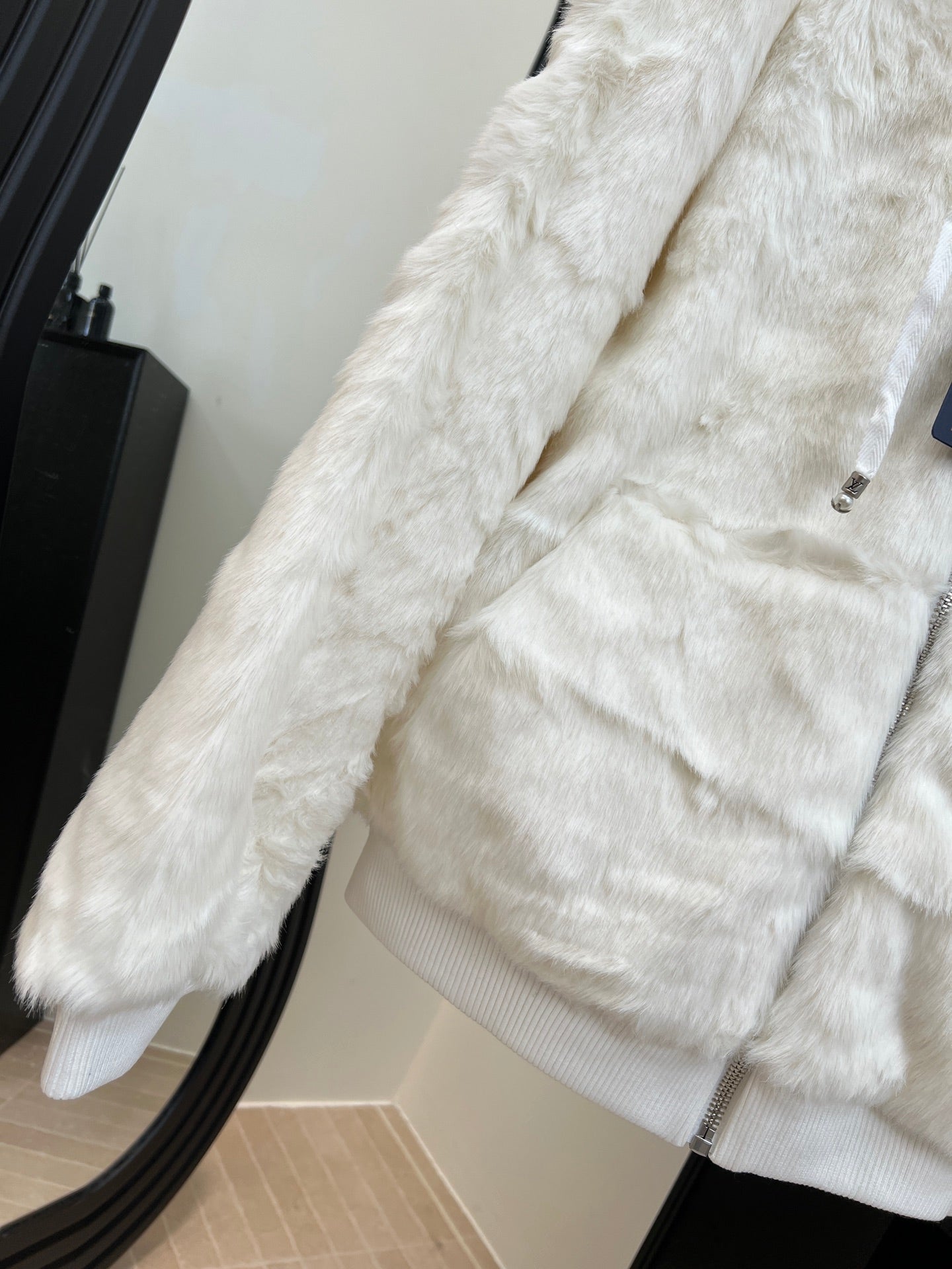 LOUIS VUITTON LV 25S FUR COAT 0160