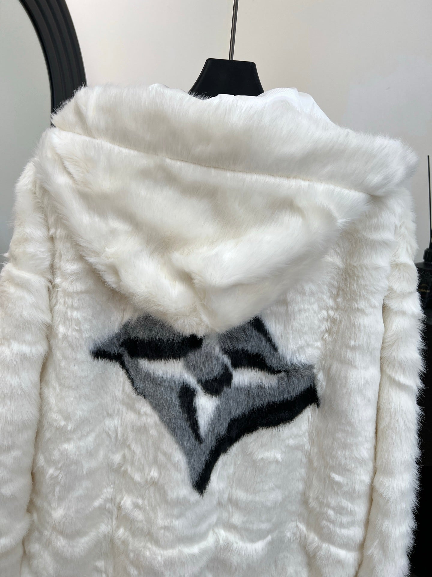 LOUIS VUITTON LV 25S FUR COAT 0160