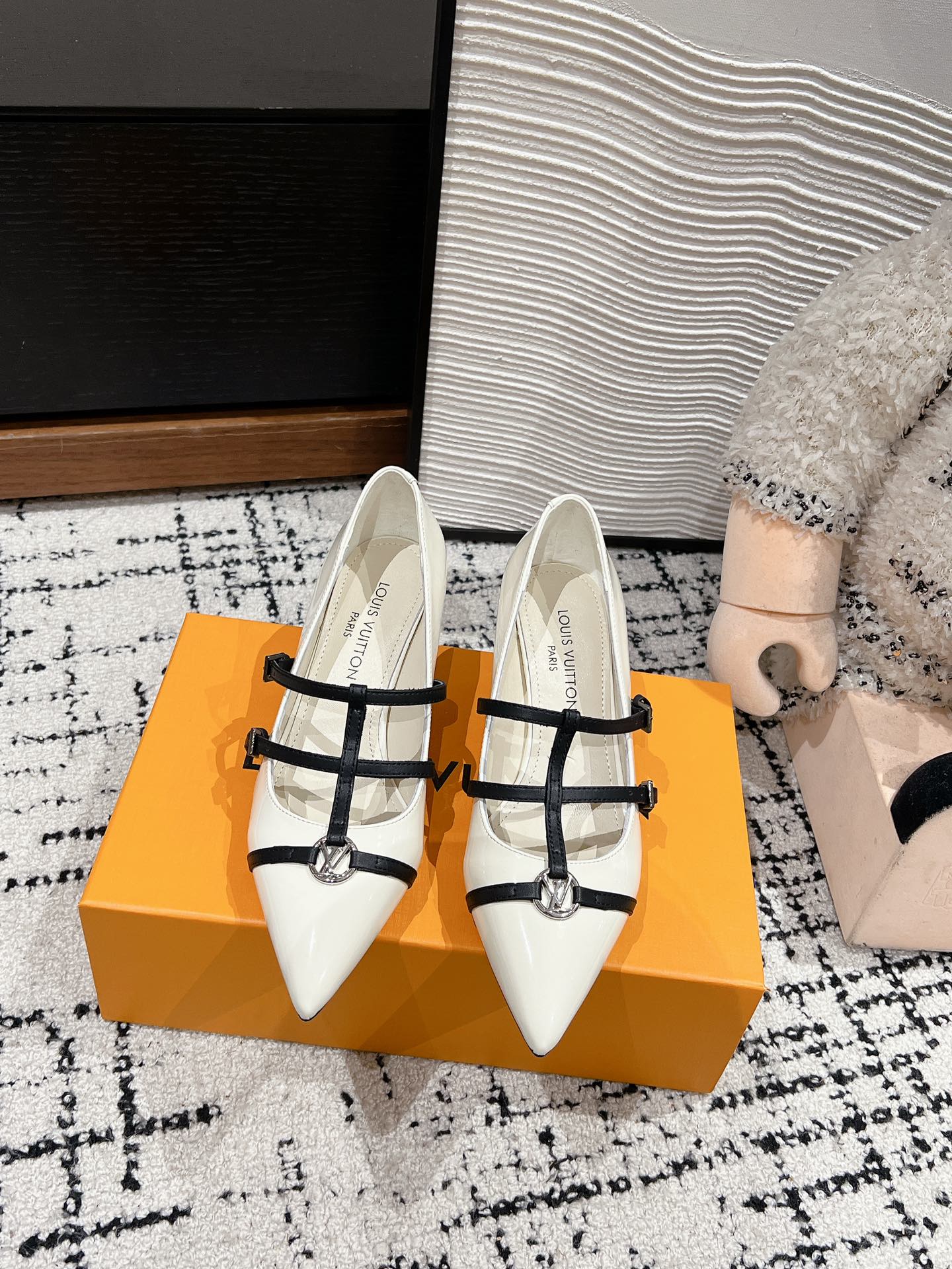 LOUIS VUITTON HIGH HEEL 4 CM PUMP IN WHITE CALFSKIN