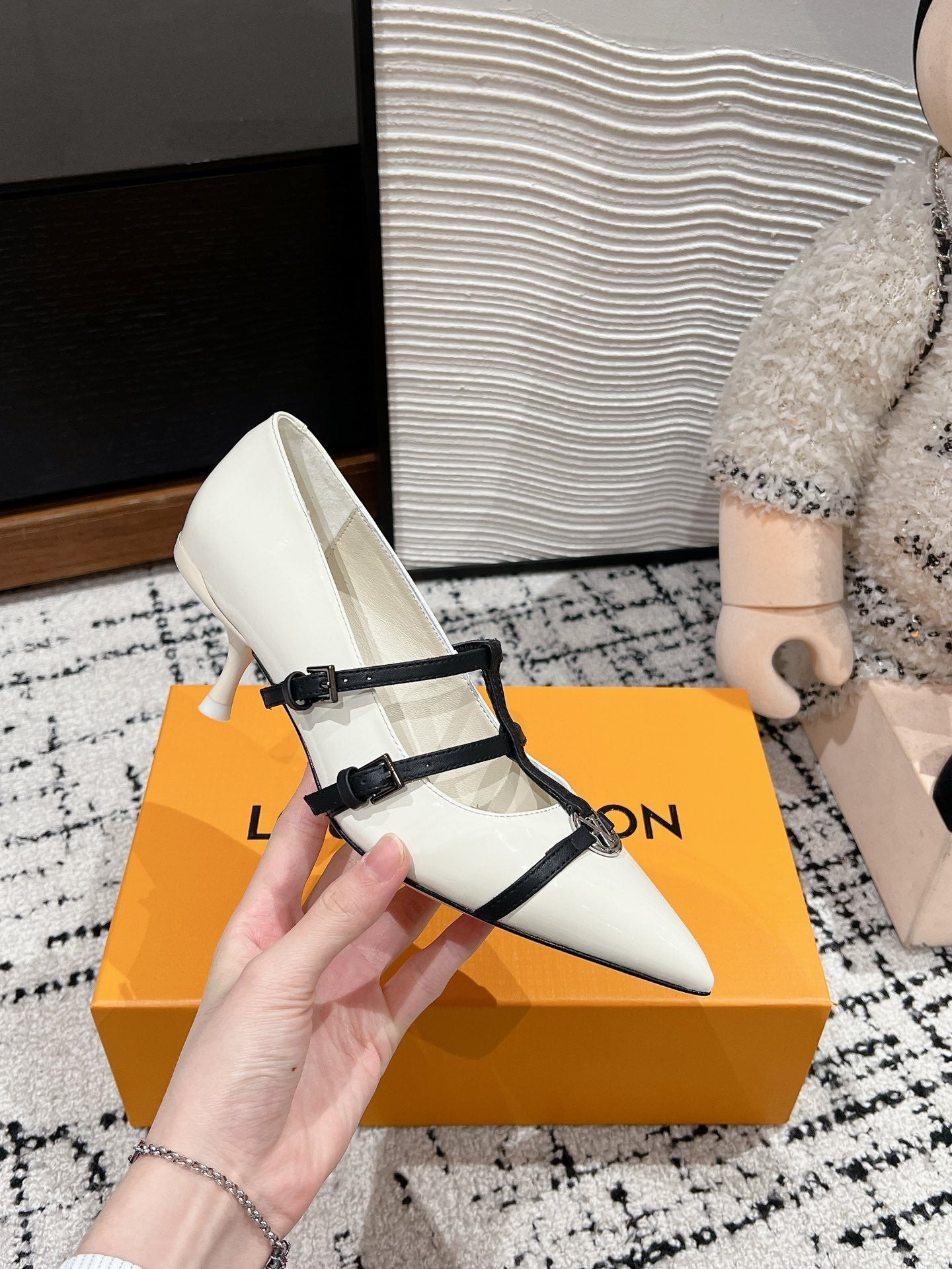 LOUIS VUITTON HIGH HEEL 4 CM PUMP IN WHITE CALFSKIN