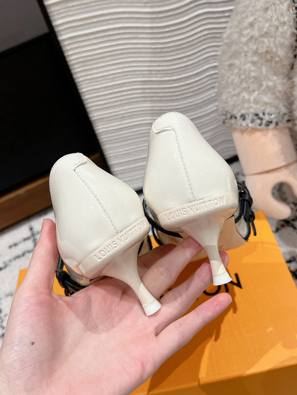 LOUIS VUITTON HIGH HEEL 4 CM PUMP IN WHITE CALFSKIN