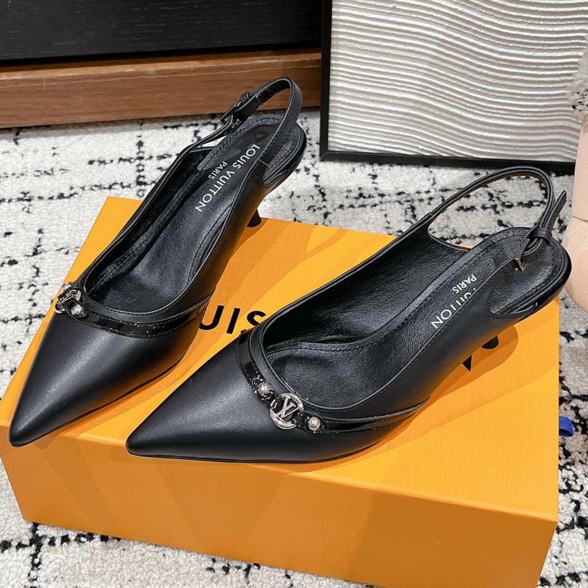 LOUIS VUITTON HIGH HEEL 4 CM SLINGBACKS IN BLACK CALFSKIN