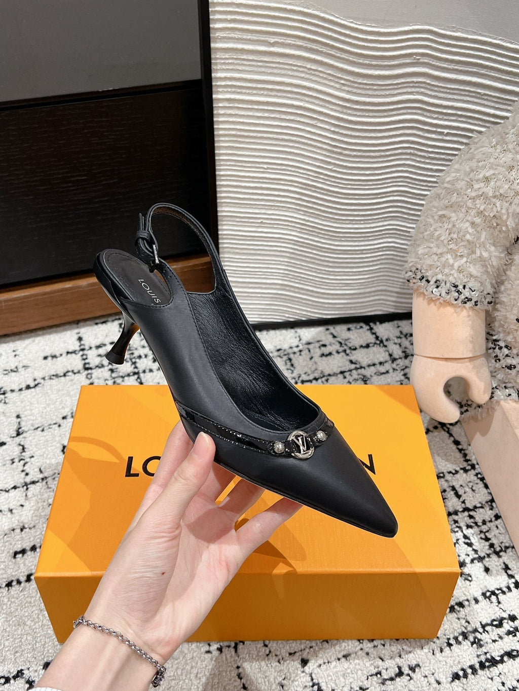 LOUIS VUITTON HIGH HEEL 4 CM SLINGBACKS IN BLACK CALFSKIN