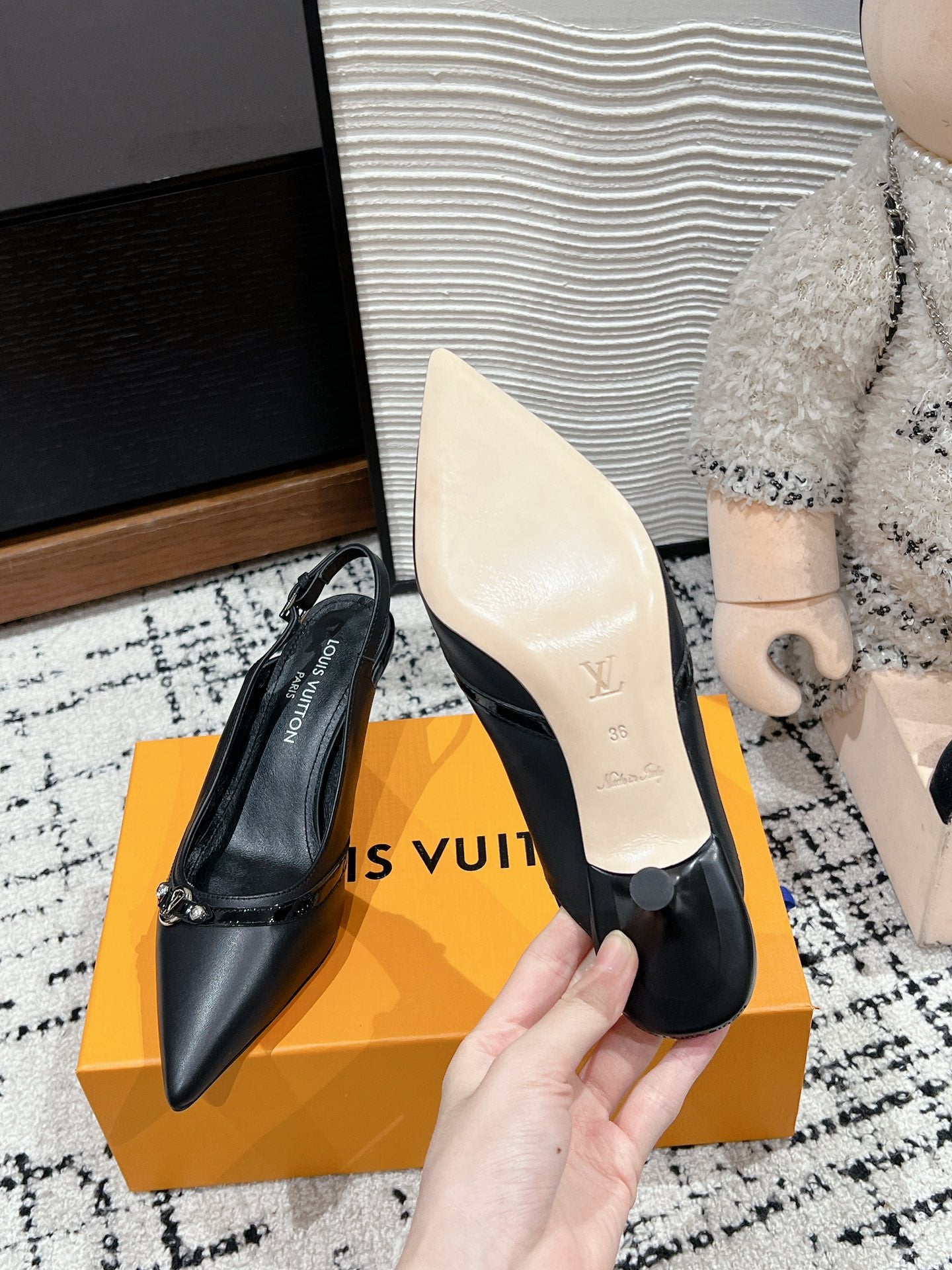 LOUIS VUITTON HIGH HEEL 4 CM SLINGBACKS IN BLACK CALFSKIN