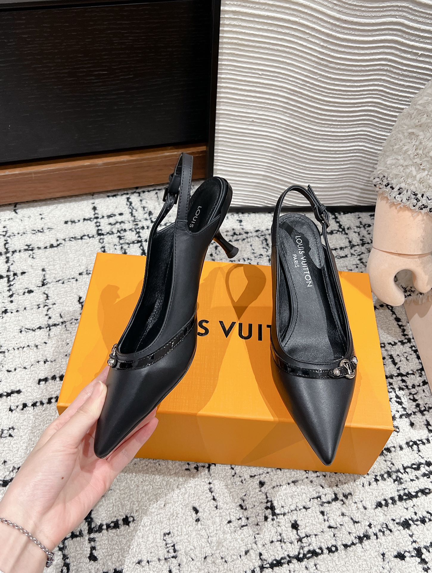 LOUIS VUITTON HIGH HEEL 4 CM SLINGBACKS IN BLACK CALFSKIN