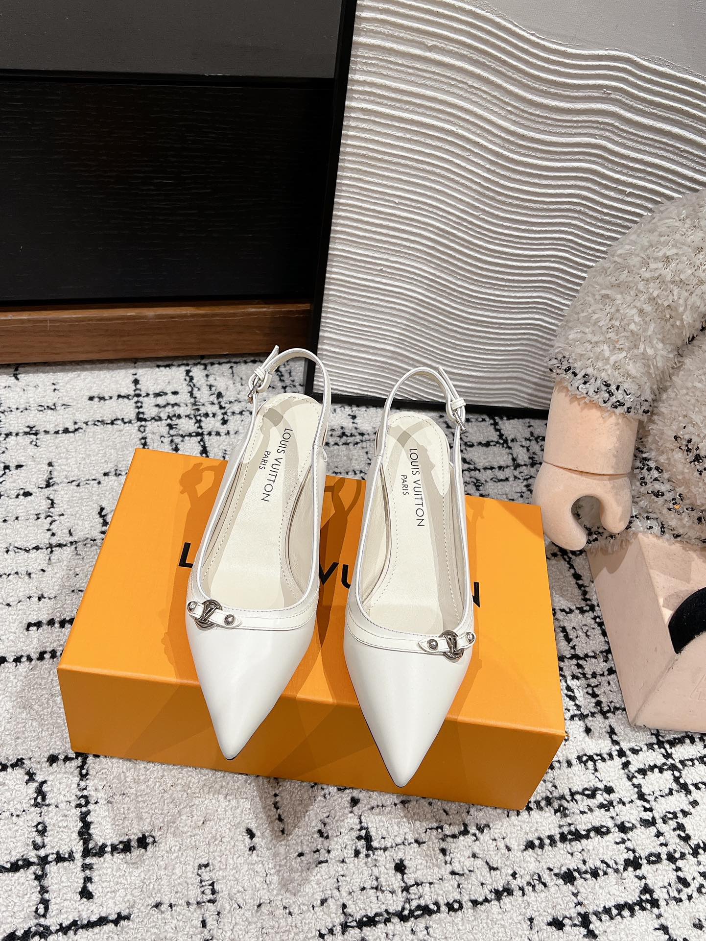 LOUIS VUITTON HIGH HEEL 4 CM SLINGBACKS IN WHITE CALFSKIN