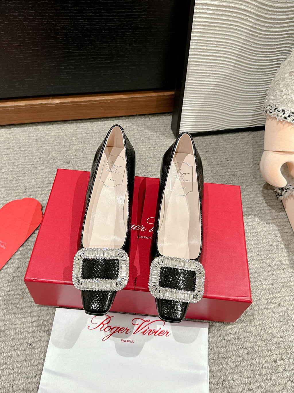 BELLE VIVIER PUMPS IN BLACK LIZARD EMBOSSED CALFSKIN
