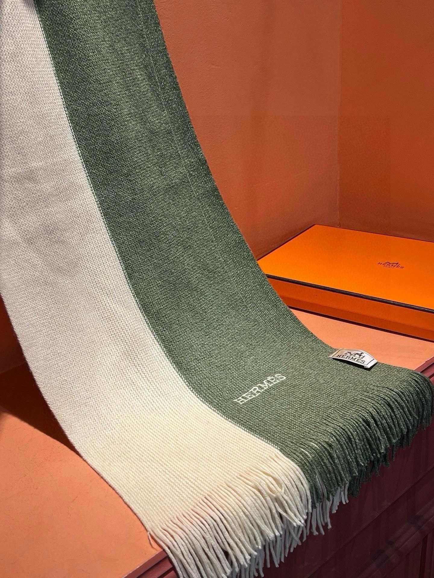HERMES HIGH-END SCARF 180 IN MOSS GREEN MIX BEIGE CASERE